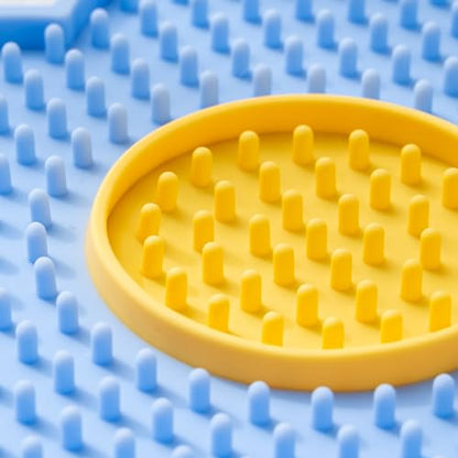 Silicone Lick Mat with Suction Cups Flower Shape Slow Feeder Pad for Dogs Cats Grooming Bathing - color: A
