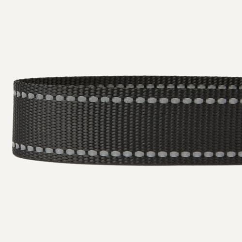 Amazon Basics Reflective Polyester Dog Collar, Adjustable Length 18.5"-29.5", 1.4" W, Quick-Release Buckle for Easy On/Off, Large, Black - size: l